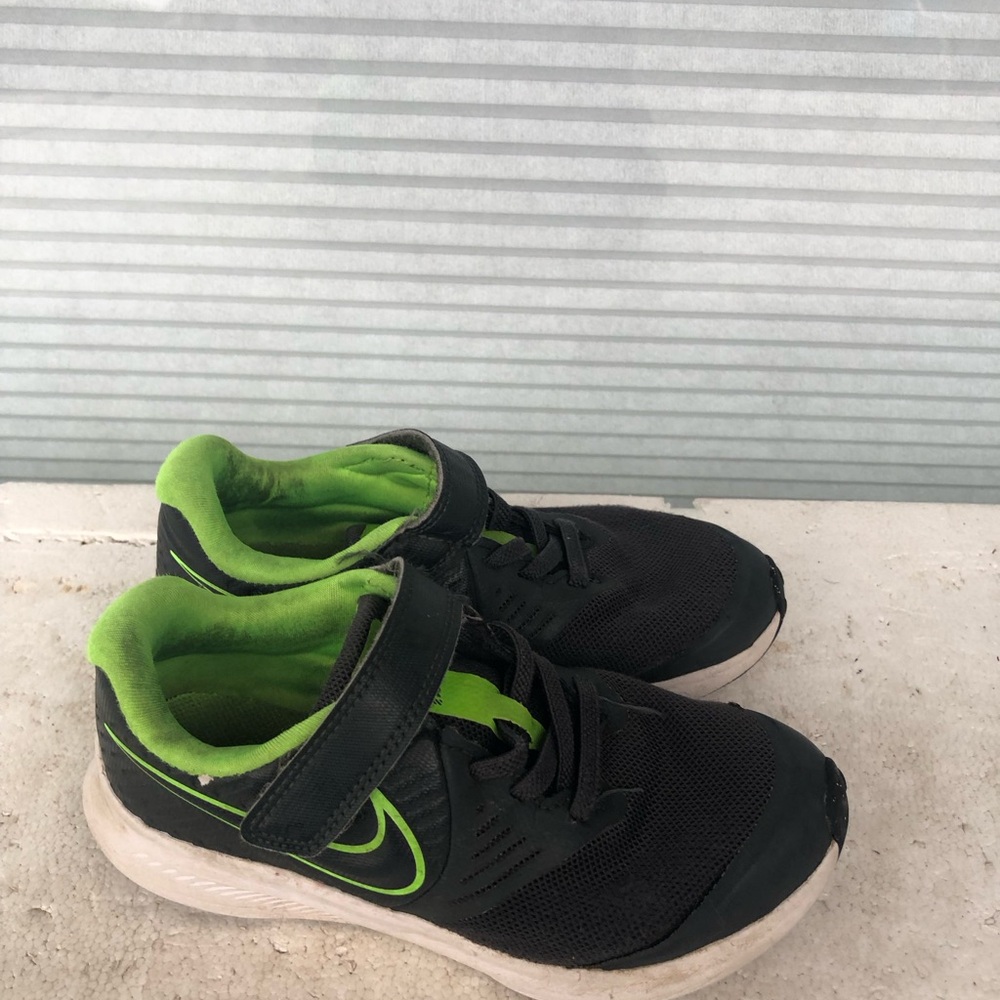 Nike Star Runner Toddler Boy’s  Black and Green Athletic Shoes Size 12C